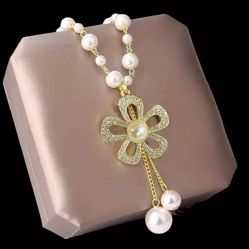 Elegant Rhinestone Flower Necklace